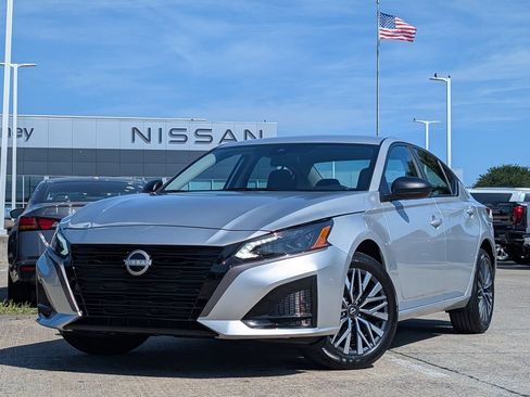 Used 2026 Nissan Altima 2.5 SV AWD/4WD image 2