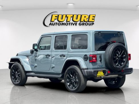 Used 2025 Jeep Wrangler Unlimited Sahara AWD/4WD image 5