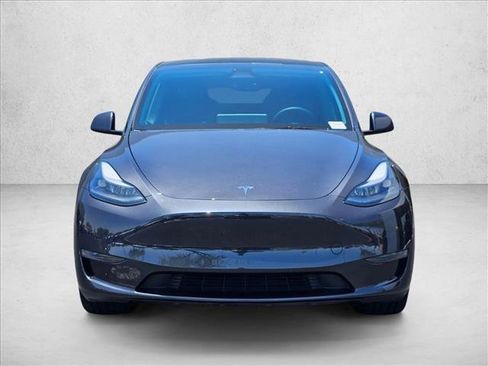 Used 2025 Tesla Model Y Long Range RWD image 2
