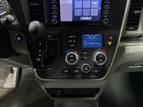 Used 2020 Toyota Sienna LE w/ LE Preferred Package AWD/4WD image 22