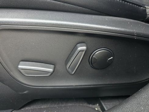 Used 2023 Ford Escape SE image 17