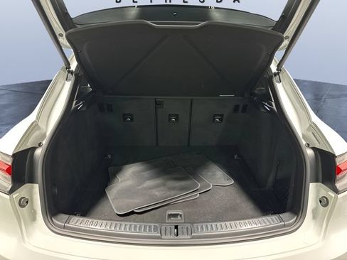 Used 2024 Porsche Macan AWD/4WD image 10