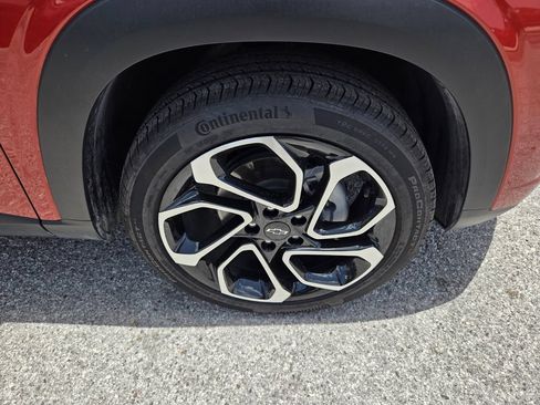 Used 2024 Chevrolet Trax RS w/ Sunroof Package FWD image 18