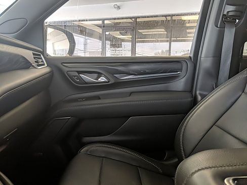 Used 2021 GMC Yukon Denali w/ Denali Premium Package image 30