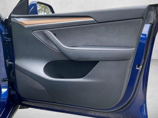 Used 2025 Tesla Model Y Long Range RWD image 19