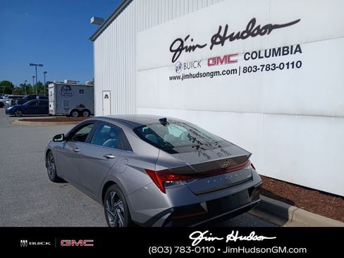 Used 2024 Hyundai Elantra Limited FWD image 6