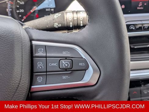 Used 2025 Jeep Compass Limited AWD/4WD image 23