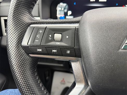 Used 2022 Mitsubishi Outlander SE image 34