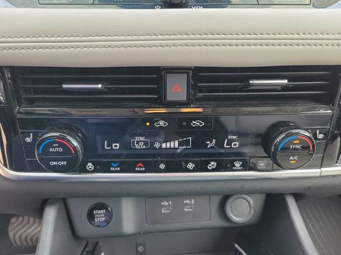 Used 2024 Nissan Rogue SL w/ SL Premium Package FWD image 19