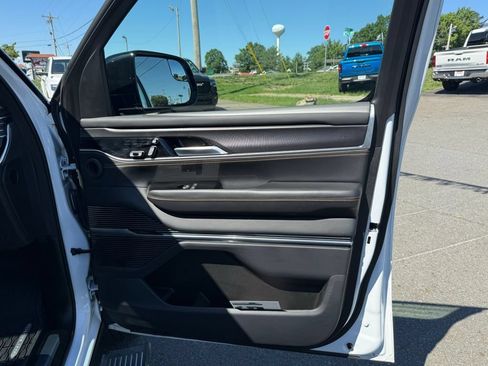 Used 2024 Jeep Grand Wagoneer L Series III w/ Rear Seat Video Group 1 AWD/4WD image 32