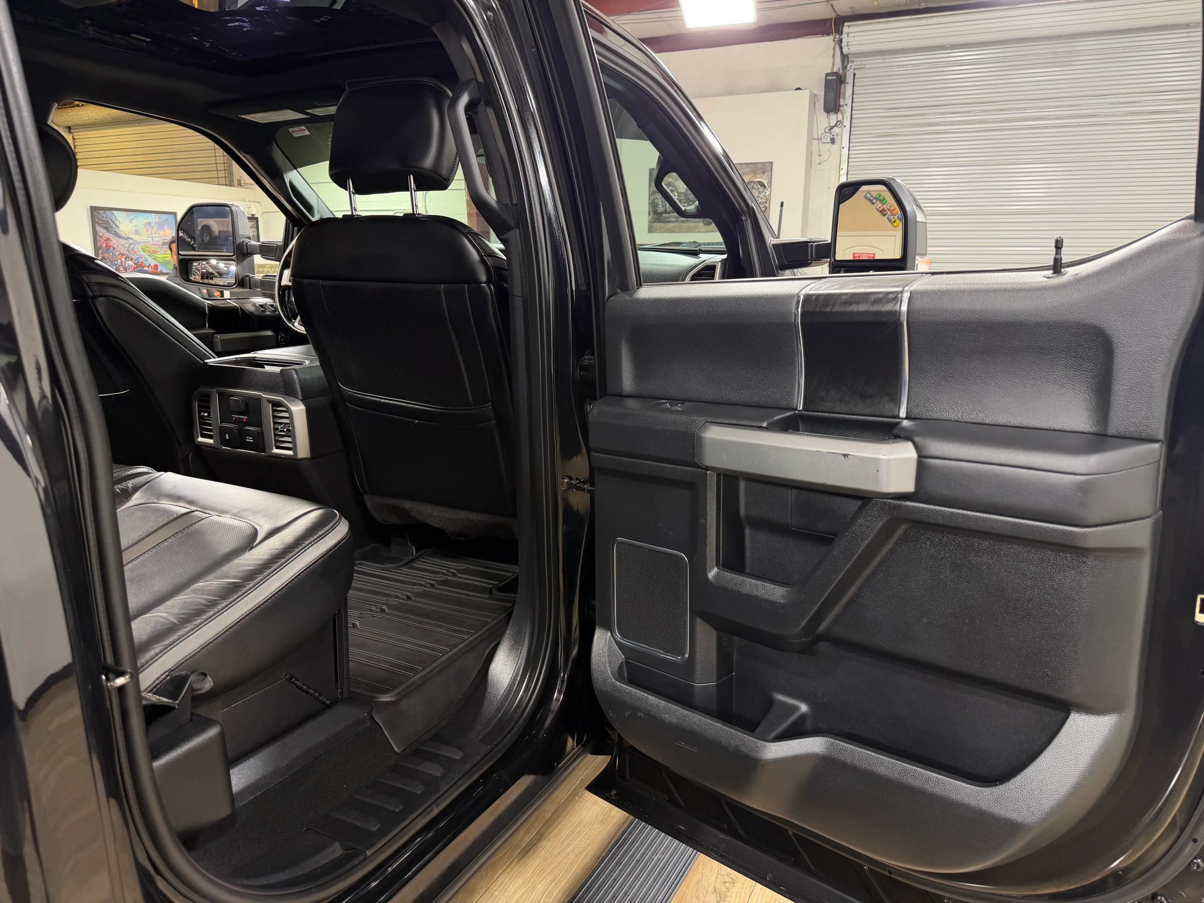 Used 2019 Ford F250 Platinum w/ Platinum Ultimate Package AWD/4WD image 16