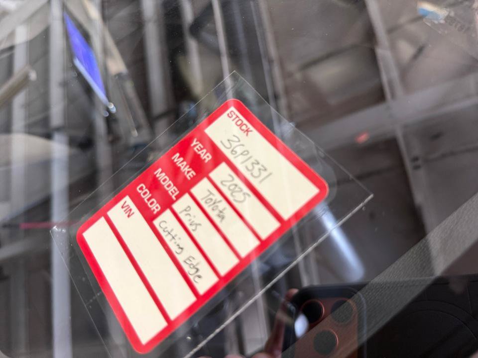 Certified 2025 Toyota Prius XLE FWD image 37