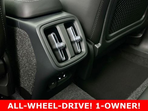 Used 2025 Volvo XC40 B5 Core AWD/4WD image 26