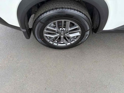 Used 2021 Nissan Rogue S AWD/4WD image 30