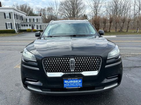 Used 2022 Lincoln Aviator AWD image 2