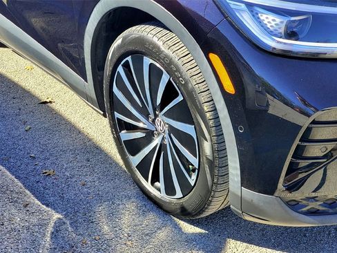 Used 2023 Volkswagen ID.4 Pro S Plus image 4