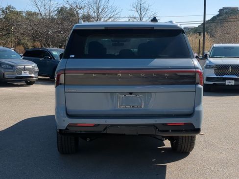 New 2026 Lincoln Navigator L Premier image 4