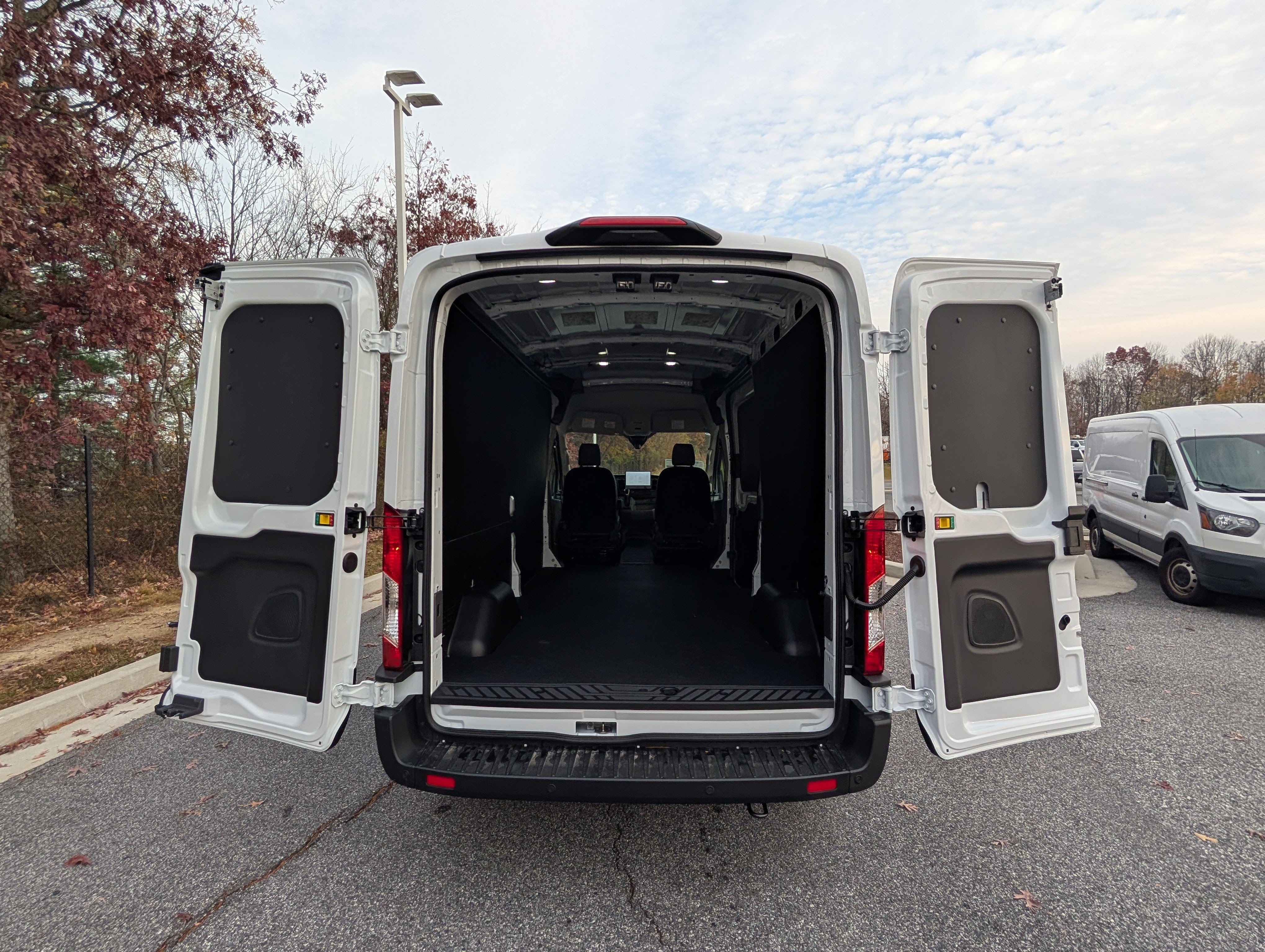 New 2026 Ford Transit 250 148 Medium Roof w/ Load Area Protection Package RWD image 9
