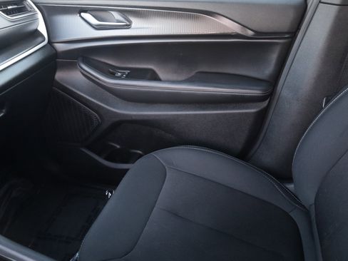 Used 2024 Jeep Grand Cherokee Laredo X w/ Luxury Tech Group I image 13