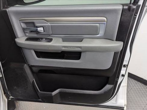 Used 2019 RAM 1500 Classic SLT image 22