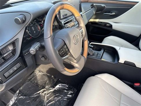 New 2025 Lexus ES 350 Ultra Luxury image 21