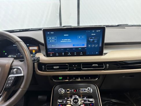 Used 2022 Lincoln Nautilus FWD w/ Premium Package image 29
