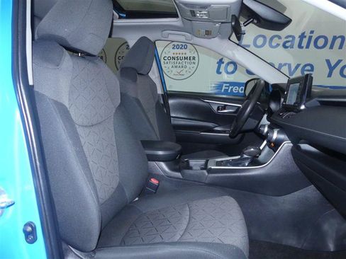 Used 2019 Toyota RAV4 XLE w/ All Weather Liner Package AWD/4WD image 7