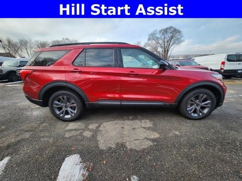 Used 2022 Ford Explorer XLT w/ Equipment Group 202A image 9