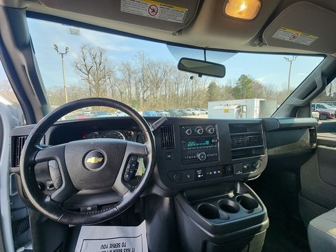 Used 2022 Chevrolet Express 3500 w/ Power Convenience Package RWD image 19