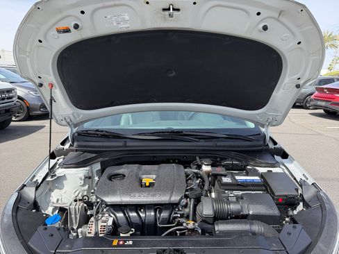 Used 2020 Hyundai Elantra Limited image 22