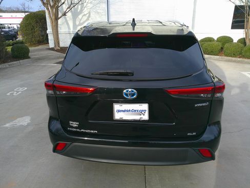 Used 2023 Toyota Highlander Bronze Edition image 11