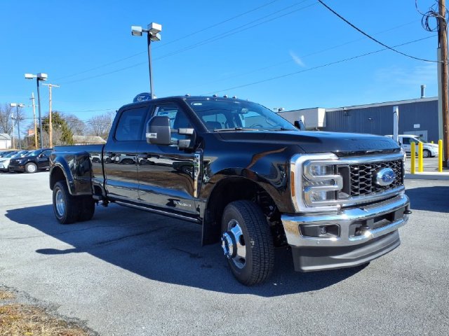 Used 2025 Ford F350 Lariat w/ Lariat Ultimate Package AWD/4WD image 2