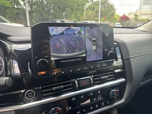 Used 2022 Nissan Pathfinder SL AWD/4WD image 25
