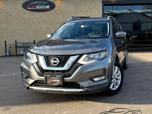 Used 2017 Nissan Rogue SV image 1