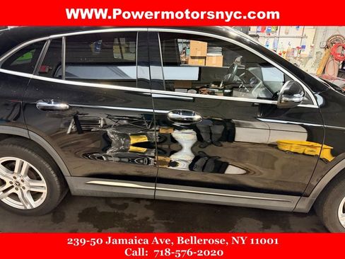 Used 2021 Mercedes-Benz GLA 250 4MATIC w/ Premium Package image 7