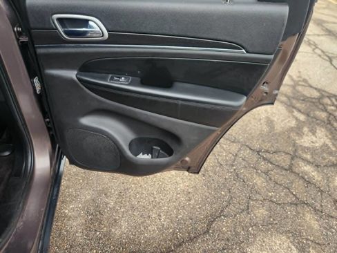 Used 2018 Jeep Grand Cherokee Limited image 15