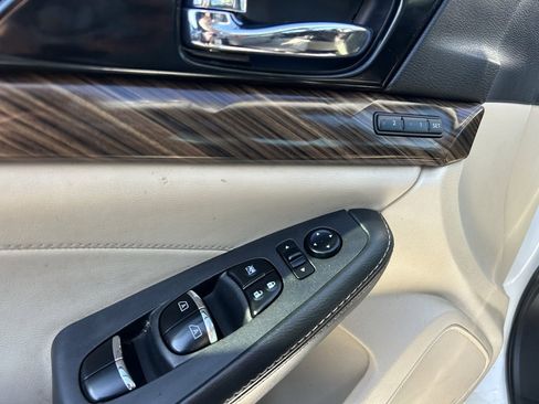 Used 2017 Nissan Maxima Platinum image 10