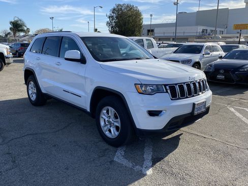 Used 2017 Jeep Grand Cherokee Laredo image 4