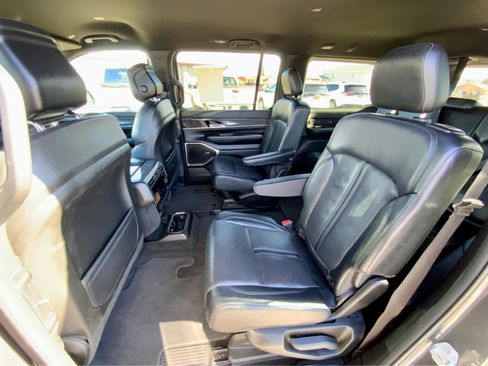 Used 2022 Jeep Wagoneer Series III w/ Flexible Seating Group image 20