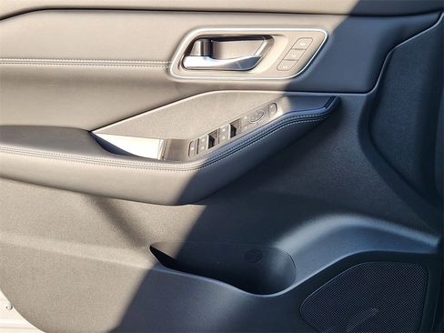 New 2026 Nissan Rogue Platinum image 16