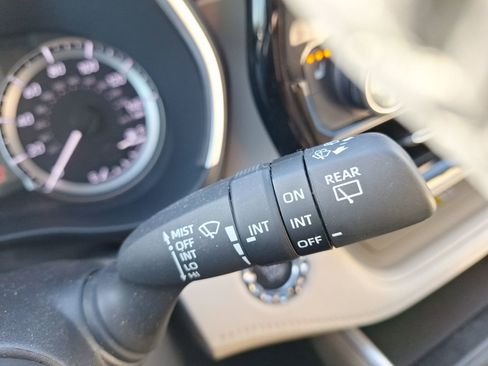 Used 2024 Toyota Highlander LE image 24