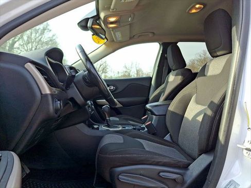 Used 2017 Jeep Cherokee 4WD Altitude image 11