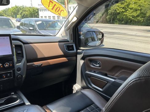 Used 2017 Nissan Titan Platinum Reserve AWD/4WD image 16