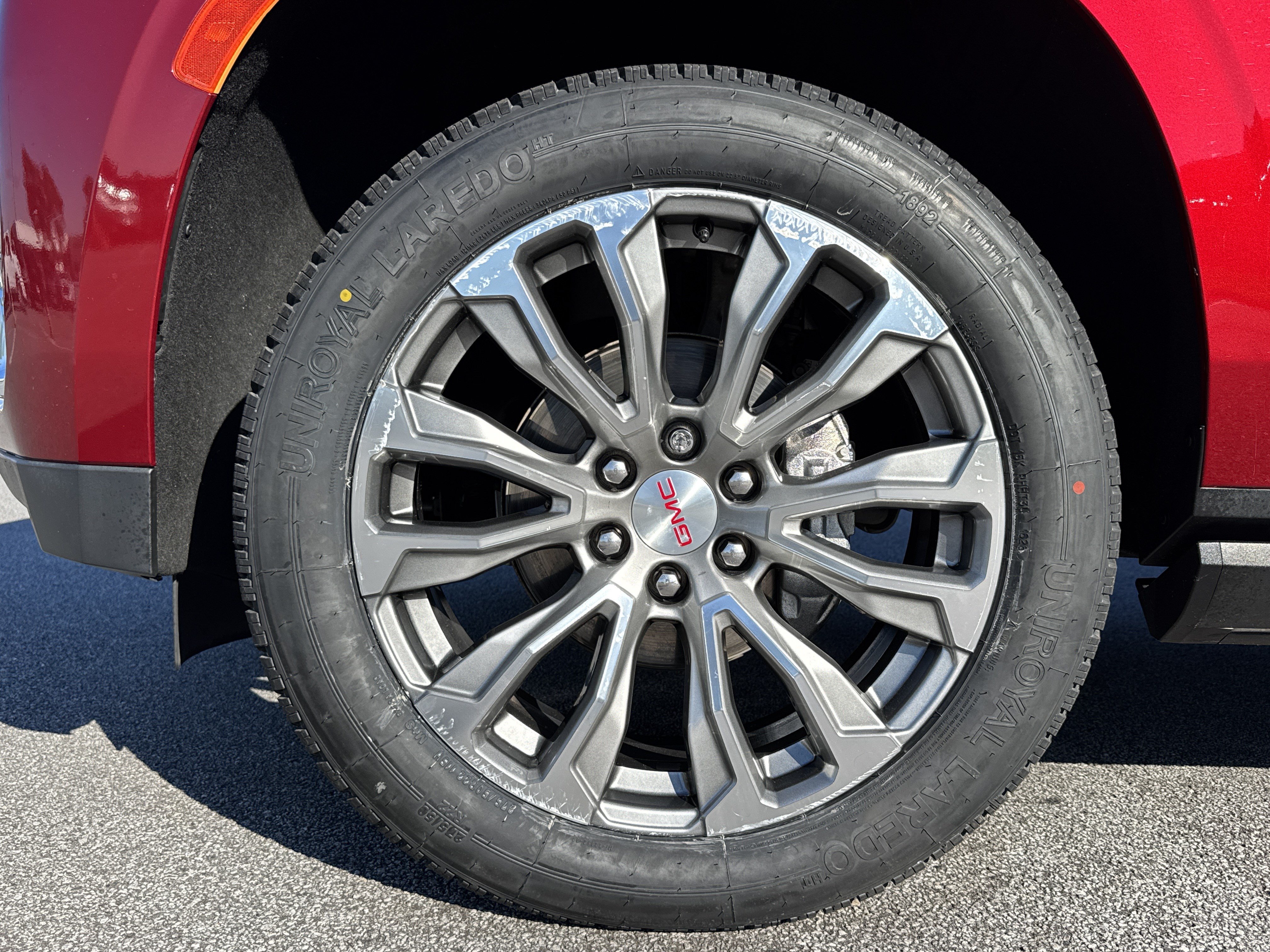 Used 2022 GMC Yukon XL Denali w/ Denali Premium Package AWD/4WD image 13