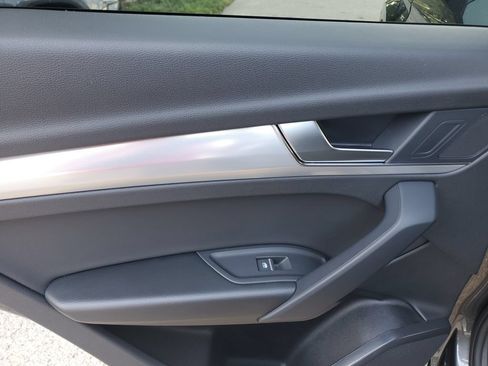 Certified 2025 Audi Q5 2.0T Premium AWD/4WD image 19