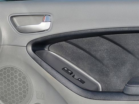 Used 2017 Kia Forte LX w/ LX Popular Package image 17