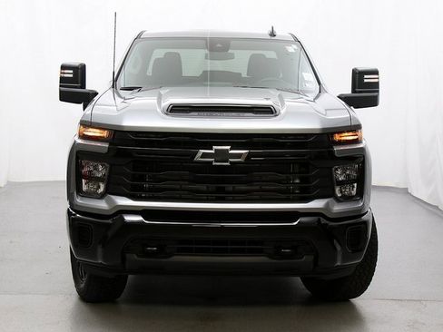 Used 2025 Chevrolet Silverado 2500 Custom w/ Custom Convenience Package image 5