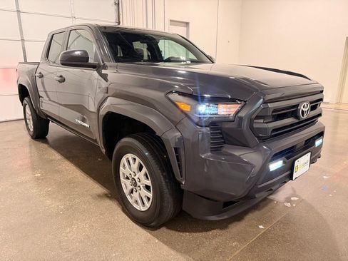 Used 2025 Toyota Tacoma SR5 AWD/4WD image 3