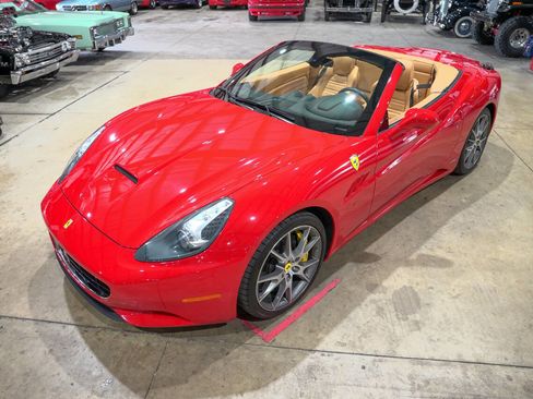 Used 2013 Ferrari California Base 2dr Convertible image 15