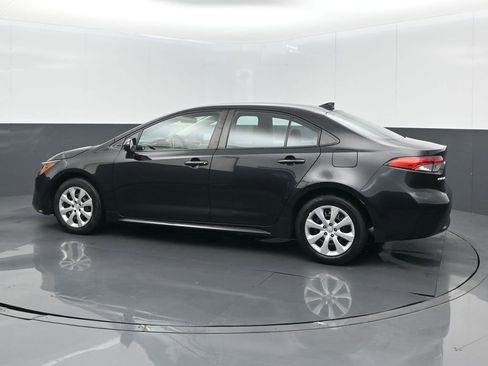 Used 2020 Toyota Corolla LE FWD image 4